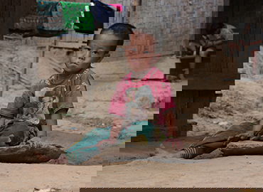 桑尼椰浆饭摊位客流减少，妻子代表向附近居民表达歉意